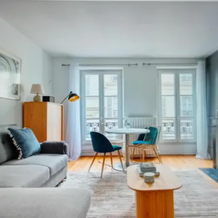 1mins At Gare Montparnasse, Center , Close To Eiffel Tour And Louvre Meusm,awesome Place Paris