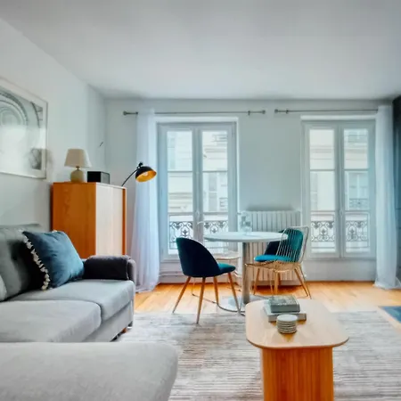 1mins At Gare Montparnasse, Center , Close To Eiffel Tour And Louvre Meusm,awesome Place * Paris